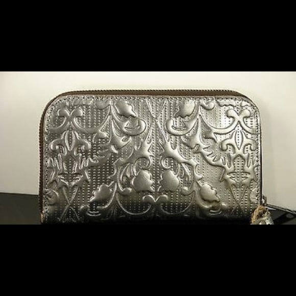 Patricia Nash Handbags - Patricia Nash Beautiful Antique Silver Wallet🌸💕